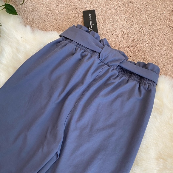 NWT Paperbag Waist Crops - Picture 3 of 4